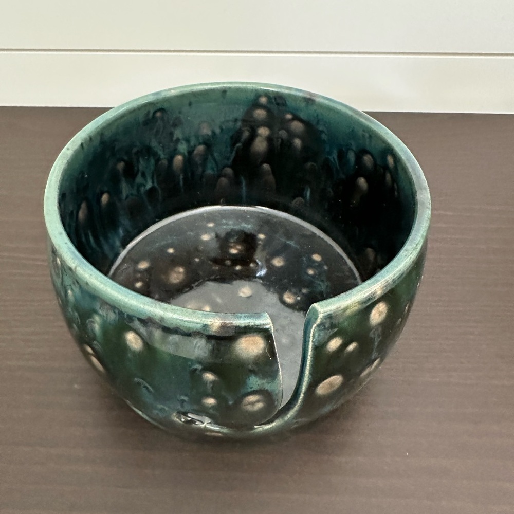 Handmade Pottery Yarn Bowl Green Speckled Ceramic Knitting Crochet Yarn Holder - Picture 2 of 4